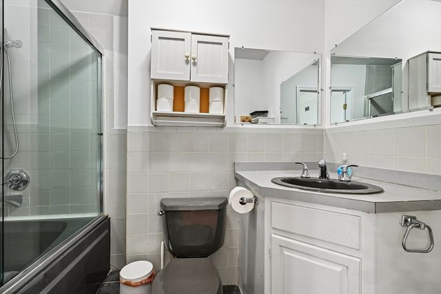 325 Mammoth Rd 3, Lowell, MA 01854