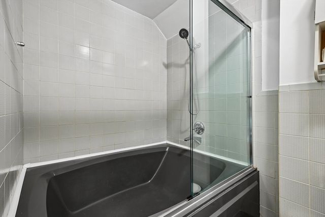 325 Mammoth Rd 3, Lowell, MA 01854