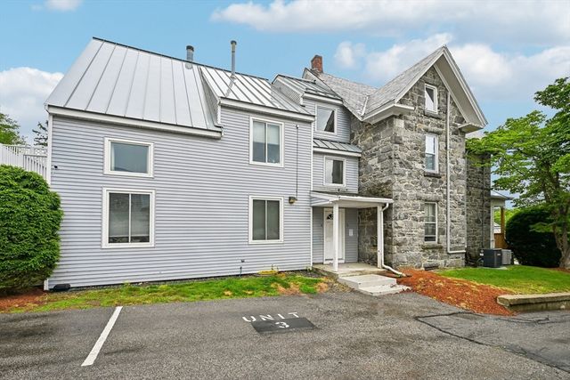 325 Mammoth Rd 3, Lowell, MA 01854