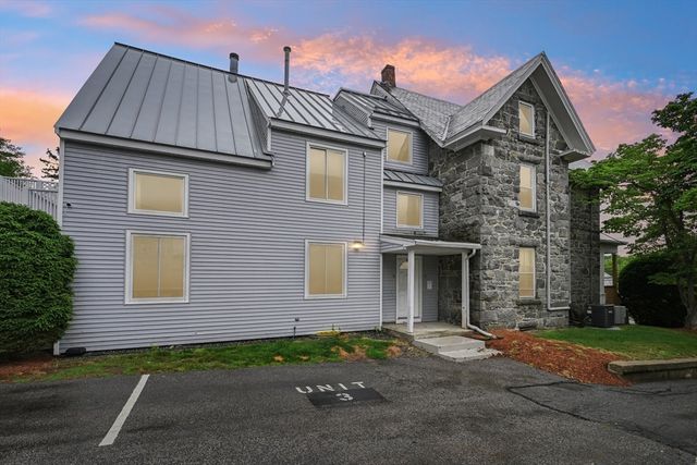 325 Mammoth Rd 3, Lowell, MA 01854