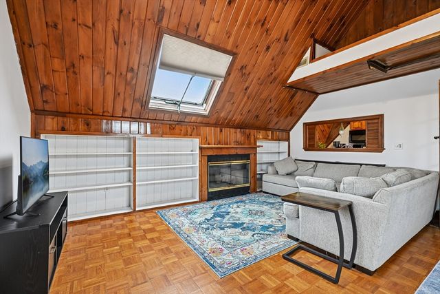 325 Mammoth Rd 3, Lowell, MA 01854