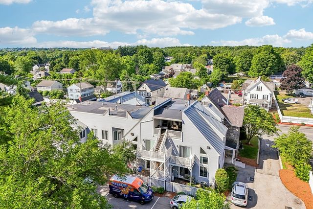 325 Mammoth Rd 3, Lowell, MA 01854