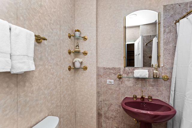 2236 Ridge Avenue, Evanston, IL 60201