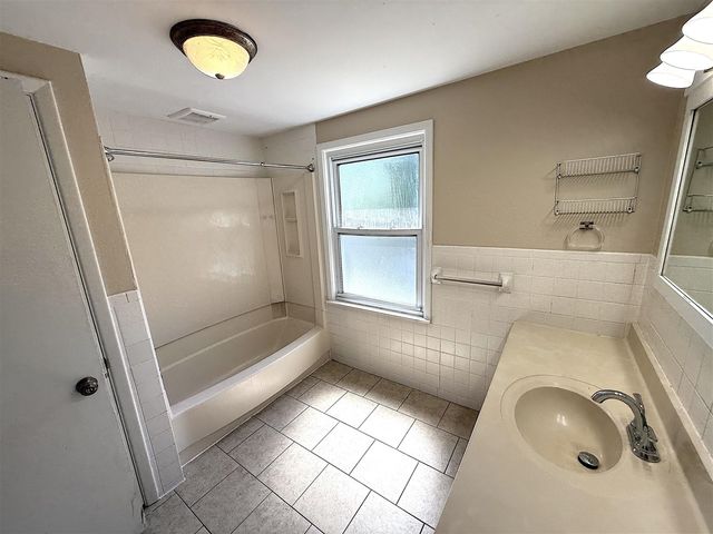 4311 Curwood Avenue, Grand Rapids, MI 49508