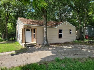 403 Halesboro Drive, Bogata, TX 75417