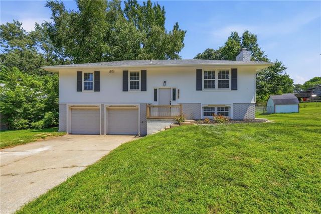 8815 N Grand Avenue, Kansas City, MO 64155