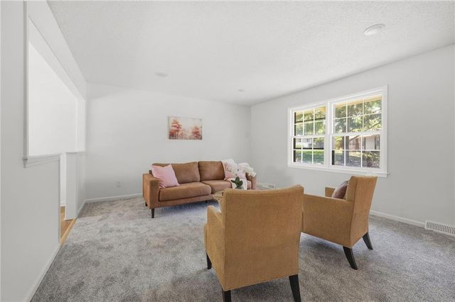 8815 N Grand Avenue, Kansas City, MO 64155