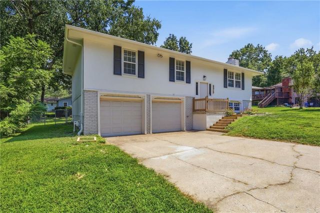 8815 N Grand Avenue, Kansas City, MO 64155