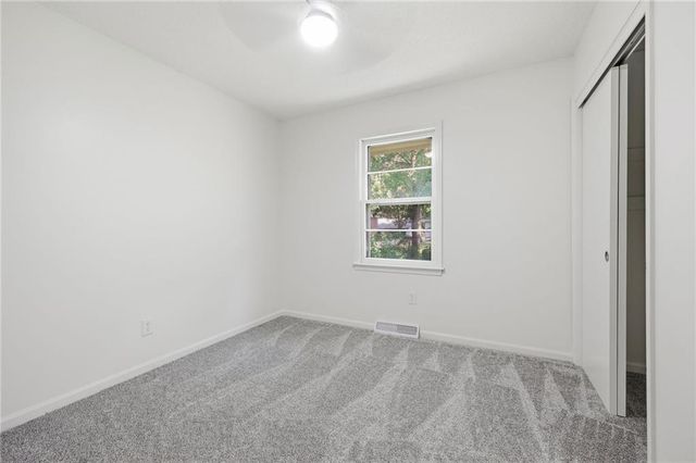 8815 N Grand Avenue, Kansas City, MO 64155
