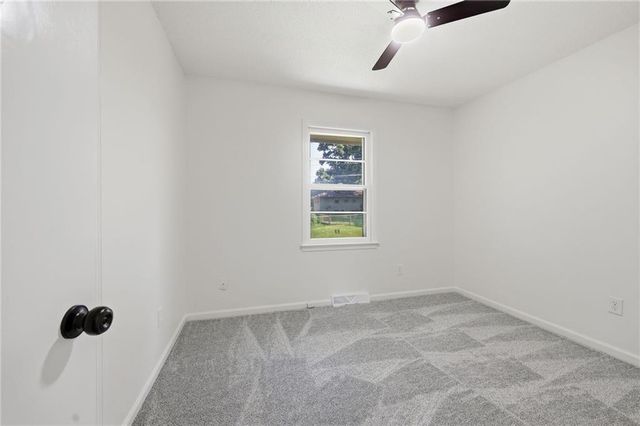 8815 N Grand Avenue, Kansas City, MO 64155