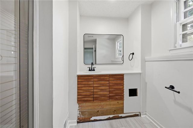 8815 N Grand Avenue, Kansas City, MO 64155