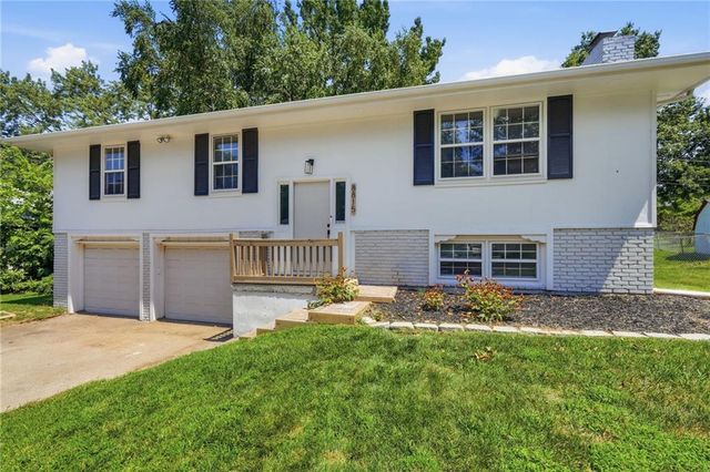 8815 N Grand Avenue, Kansas City, MO 64155