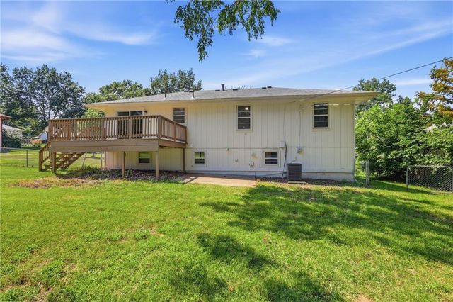 8815 N Grand Avenue, Kansas City, MO 64155