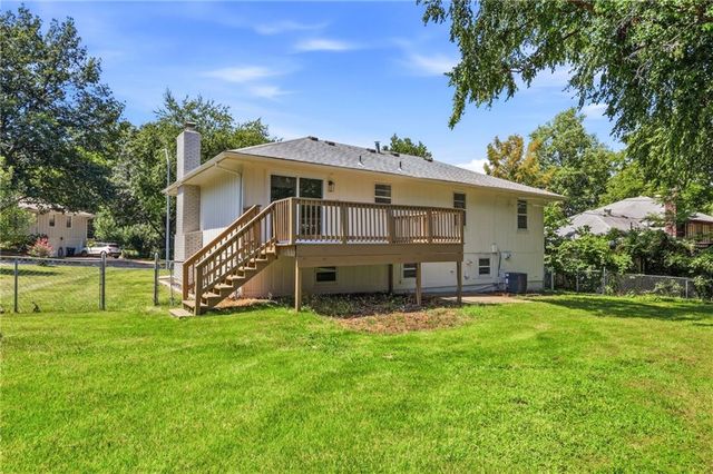 8815 N Grand Avenue, Kansas City, MO 64155