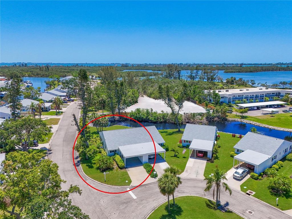 Image 2 of property listing at 4726 POTOMAC CIRCLE, Bradenton, FL 34210