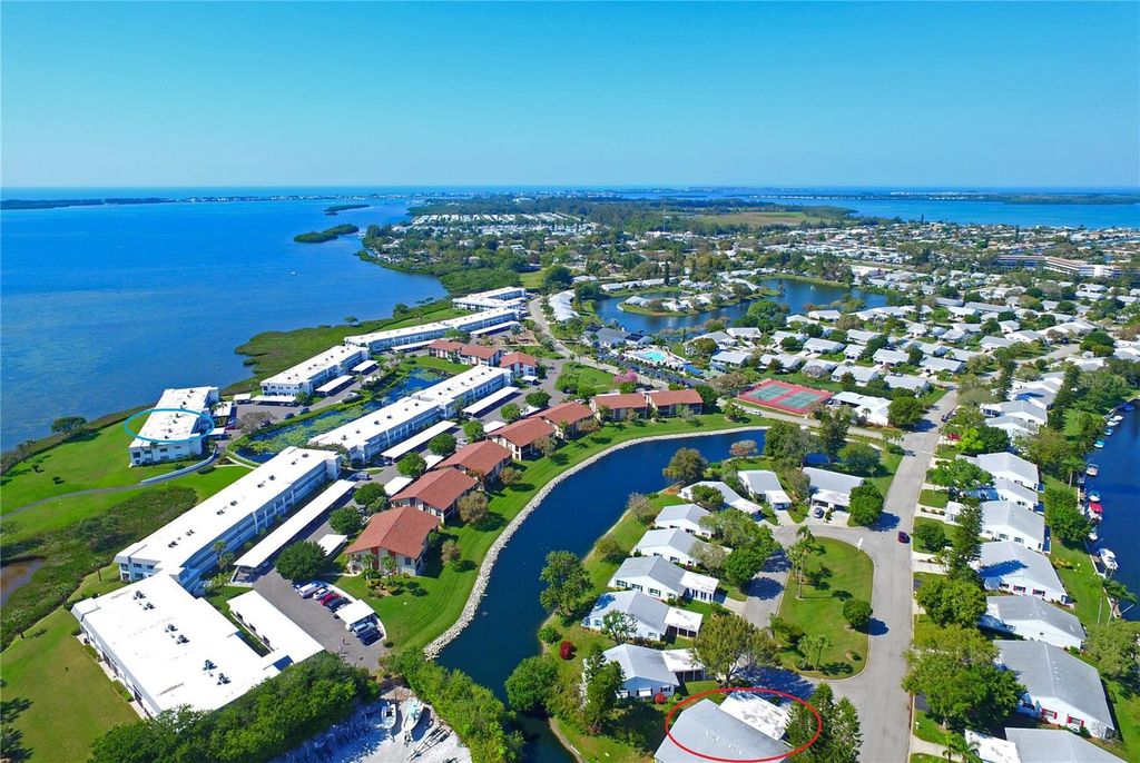 Image 3 of property listing at 4726 POTOMAC CIRCLE, Bradenton, FL 34210