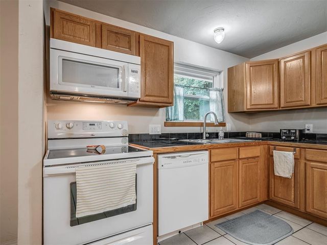 223 W 5th Street, Edmond, OK 73003