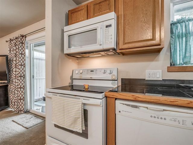 223 W 5th Street, Edmond, OK 73003