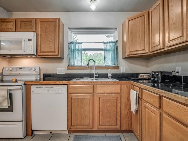 223 W 5th Street, Edmond, OK 73003