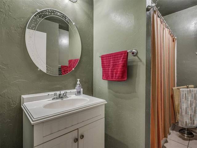 223 W 5th Street, Edmond, OK 73003