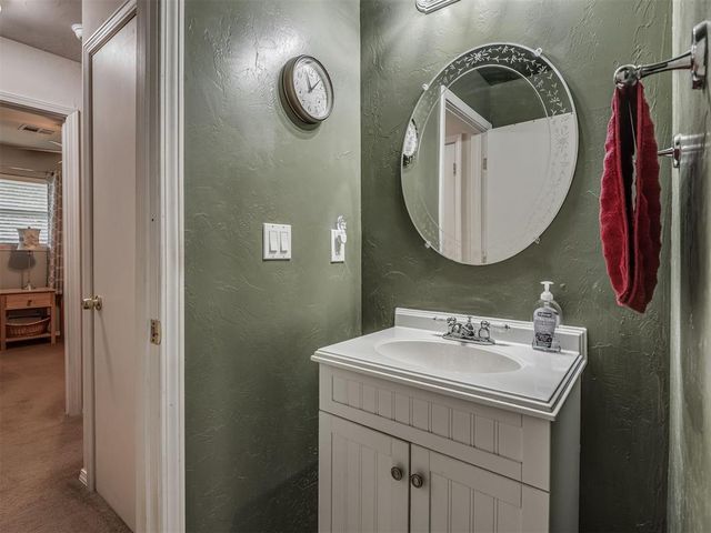 223 W 5th Street, Edmond, OK 73003