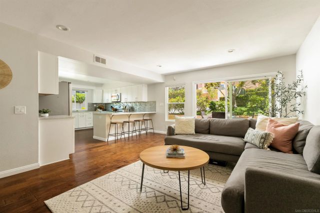 6721 Draper, La Jolla, CA 92037