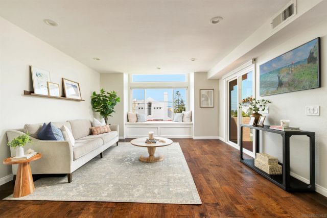 6721 Draper, La Jolla, CA 92037