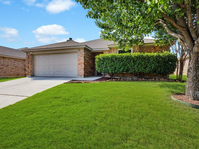 653 Fossil Wood Drive, Saginaw, TX 76179