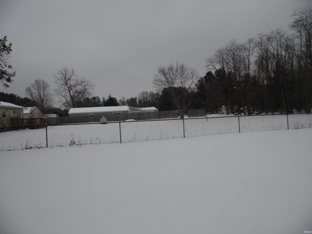 10495 E State Road 8 Road, Knox, IN 46534