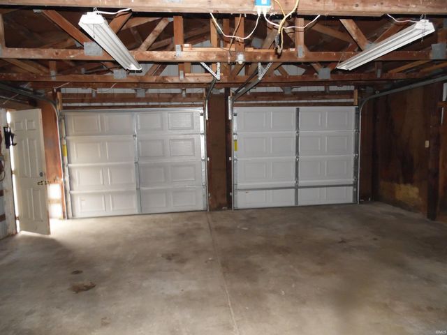 10495 E State Road 8 Road, Knox, IN 46534