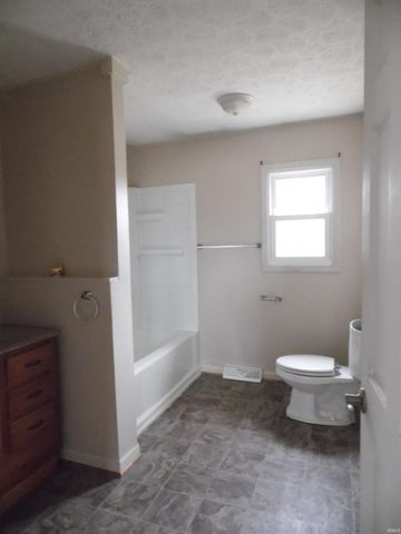 10495 E State Road 8 Road, Knox, IN 46534