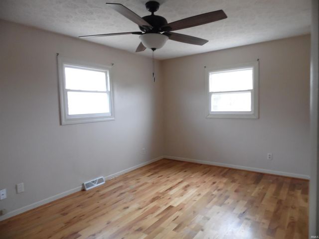 10495 E State Road 8 Road, Knox, IN 46534