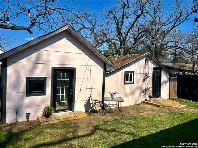 611 Barrett Pl, San Antonio, TX 78225