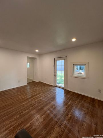 611 Barrett Pl, San Antonio, TX 78225