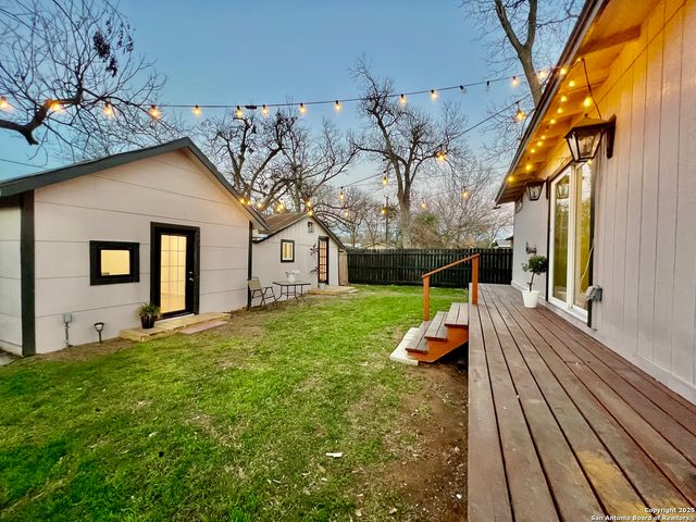 611 Barrett Pl, San Antonio, TX 78225