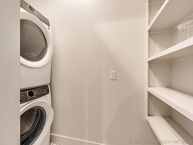 11 Redbud Street, Carlton Landing, OK 74432