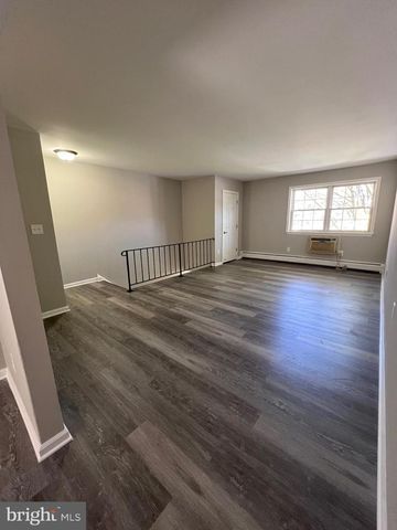 511 GARNET DR, Burlington Township, NJ 08016