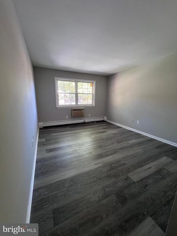 511 GARNET DR, Burlington Township, NJ 08016