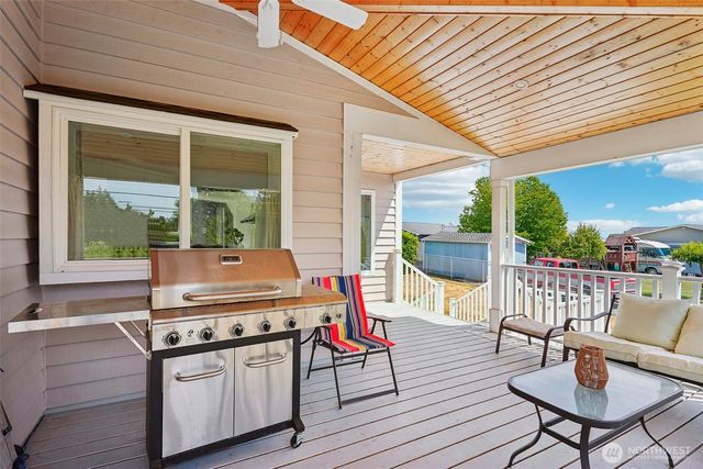 4608 Browns Point Boulevard, Tacoma, WA 98422