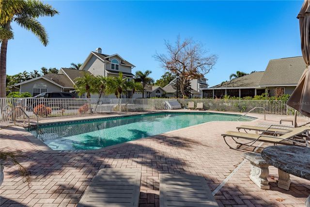 11722 CURRIE LANE D1, Largo, FL 33774