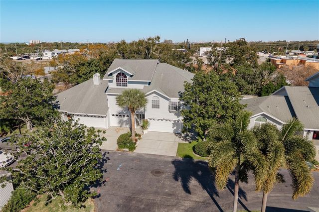 11722 CURRIE LANE D1, Largo, FL 33774