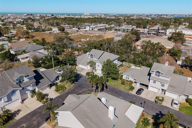 11722 CURRIE LANE D1, Largo, FL 33774