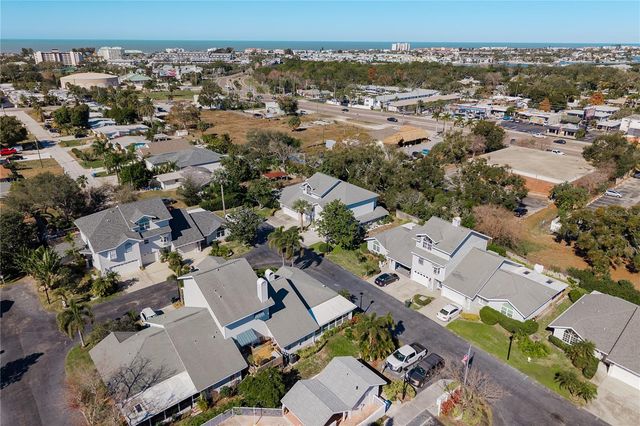 11722 CURRIE LANE D1, Largo, FL 33774