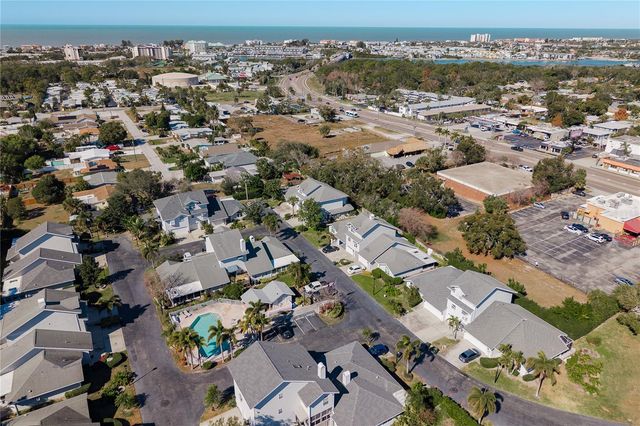 11722 CURRIE LANE D1, Largo, FL 33774