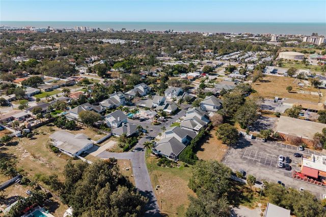 11722 CURRIE LANE D1, Largo, FL 33774