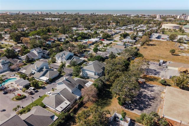 11722 CURRIE LANE D1, Largo, FL 33774