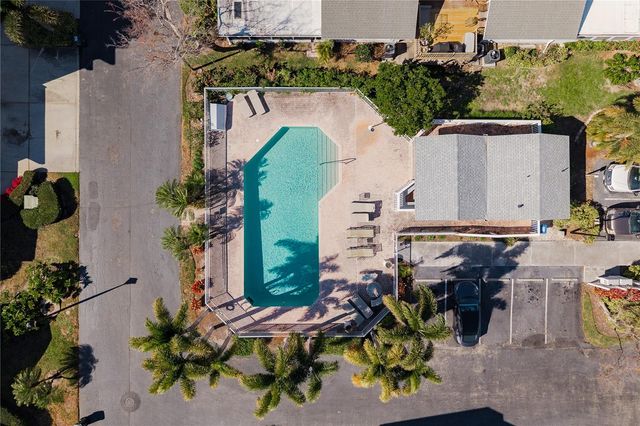 11722 CURRIE LANE D1, Largo, FL 33774