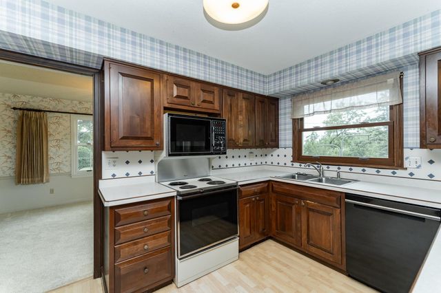 1728 8th Street SW, Rochester, MN 55902