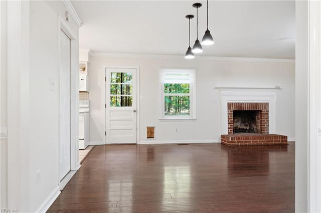 34 Little Florida RD, Poquoson, VA 23662