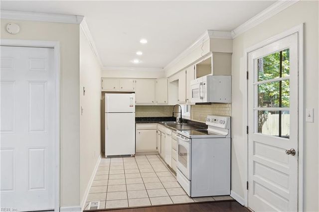 34 Little Florida RD, Poquoson, VA 23662